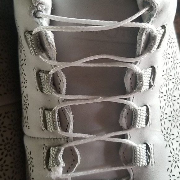 NWOB Zerotie Fresh Breeze Whisper Gray sneaker - Picture 3 of 9